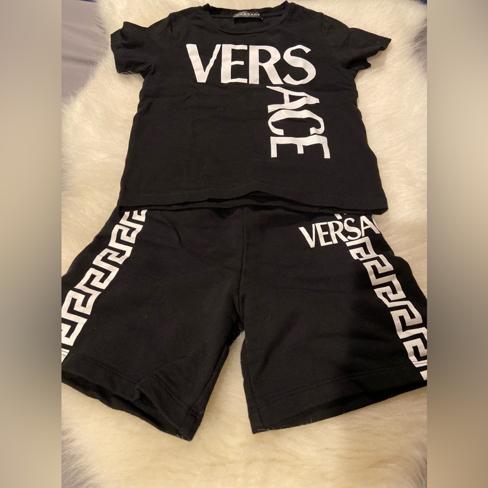Authentic Versace short set T-shirt size 5t shorts size 4t great condition